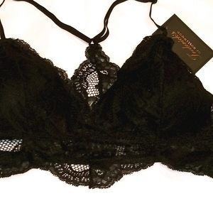 B2 - Fredericks of Hollywood Bralette. Size M. NWT.